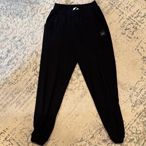 ALO Yoga Women’s Black Waffle-Knit Jogger Pants